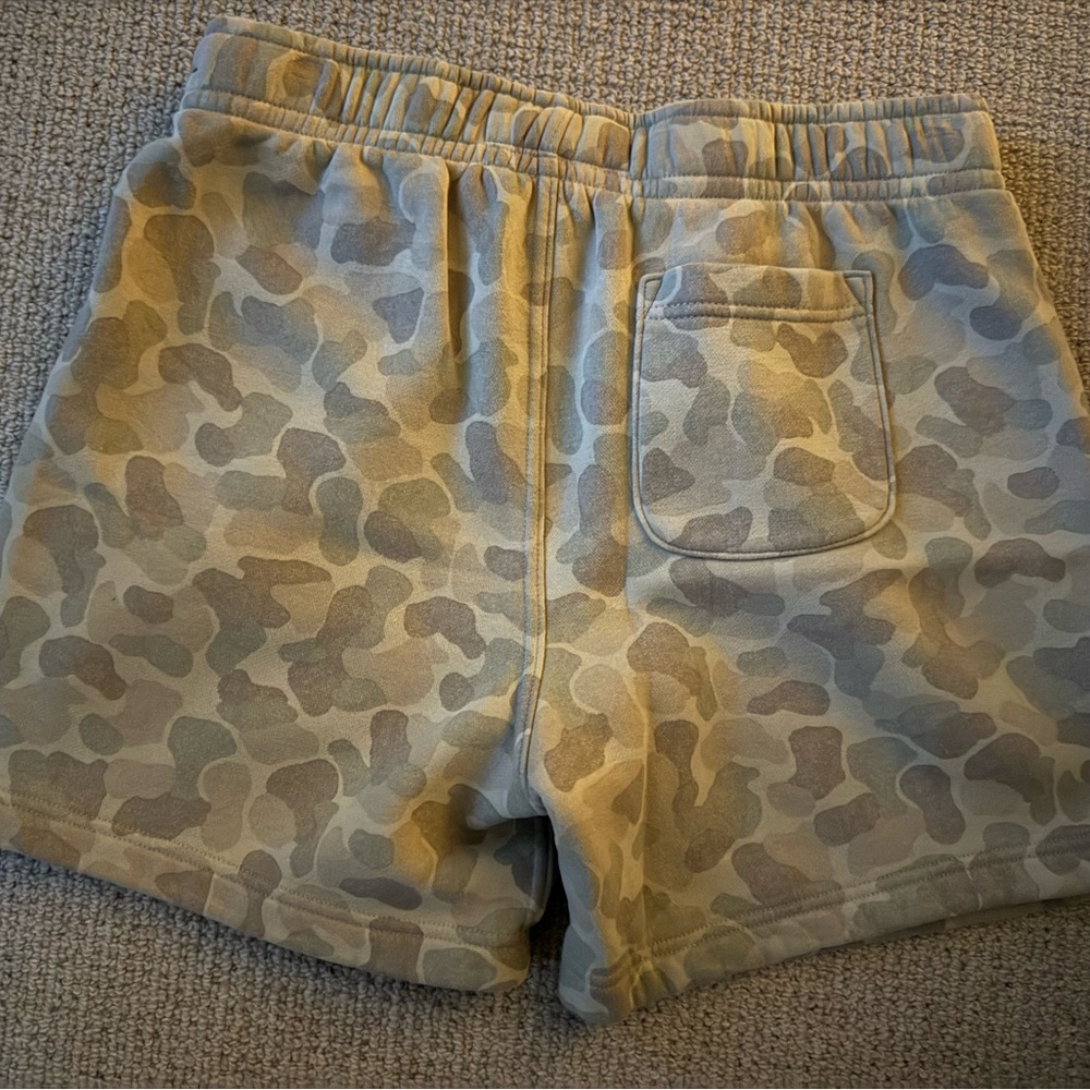 Abercrombie & Fitch Men’s Camo Athletic Shorts in Olive/Tan - Picture 3 of 5